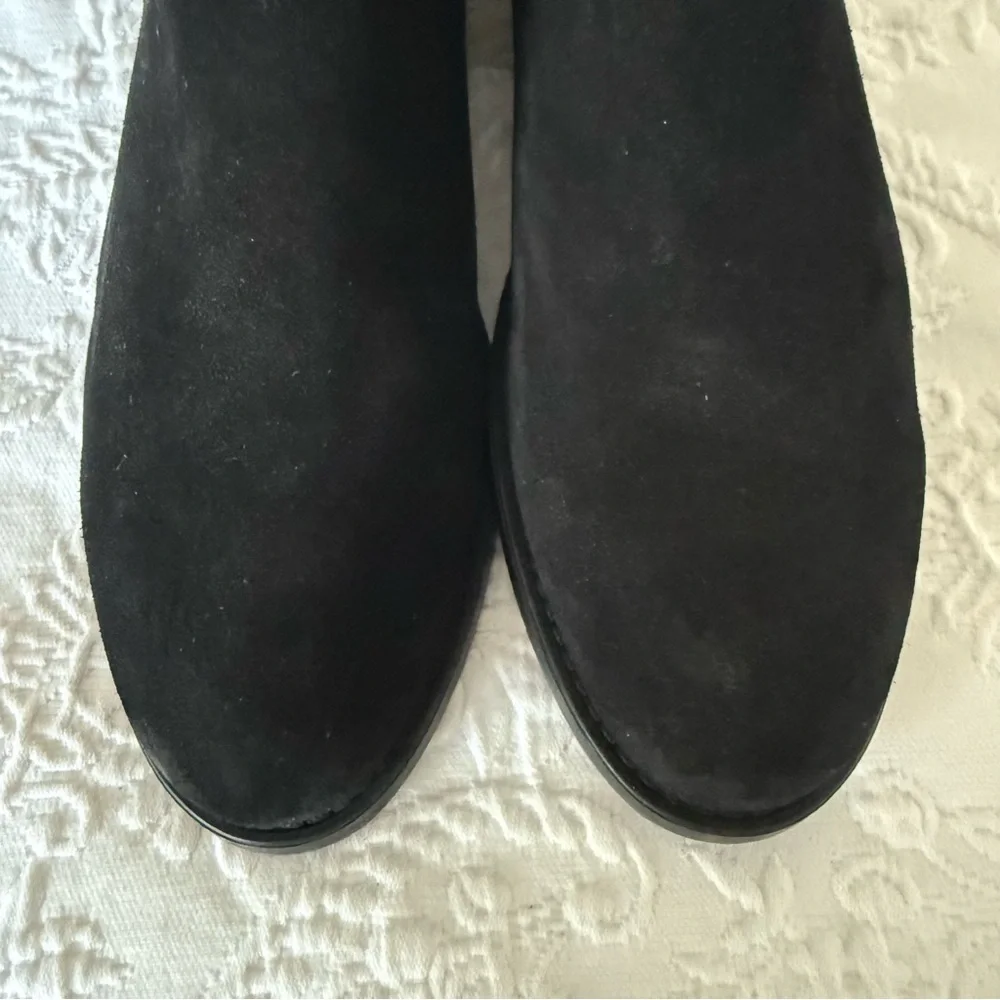 La CANADIENNE Black Suede Ankle Booties size 8.5